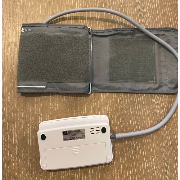 Medline Handheld Blood Pressure Monitor Unit MDS1001 - Picture 3 of 3